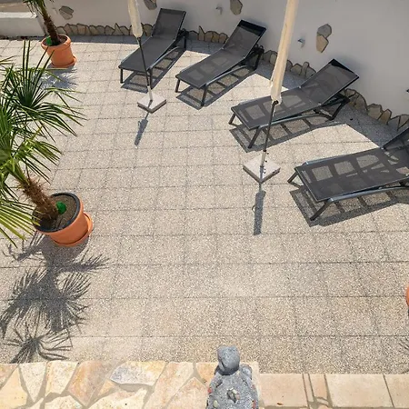 Gerta With Terrace Lägenhet