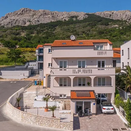 Gerta With Terrace Appartamento *